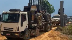 Polícia apreende maquinários e aplica mais de R$ 325 mil em multas por exploração ilegal de madeira em Colniza; veja vídeo