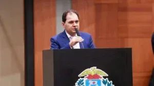 Justiça impõe medida protetiva contra Chico Guarnieri após relato de ameaças e ofensas a mulher