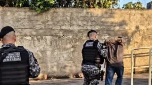 Homem rompe tornozeleira eletrônica, é reconhecido pela Força Tática e acaba preso em Rondonópolis; veja vídeo