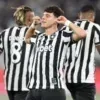 Botafogo vence Grêmio em duelo movimentado e ganha fôlego na tabela do Brasileirão; veja os gols