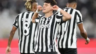Botafogo vence Grêmio em duelo movimentado e ganha fôlego na tabela do Brasileirão; veja os gols