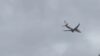 Turbina de avião da Gol solta chamas após colisão com pássaro e voo retorna; veja vídeo