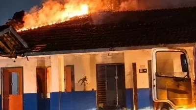 Incêndio atinge escola municipal e aulas são suspensas em Aripuanã; veja vídeo