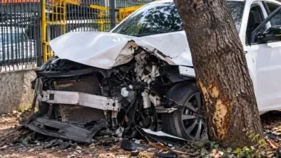 Motorista passa mal ao volante e bate carro contra árvore em Rondonópolis; veja vídeo
