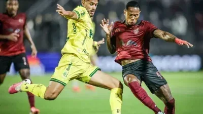 Com dez jogadores, Mirassol busca empate contra o Bragantino e quase consegue virada no Brasileirão