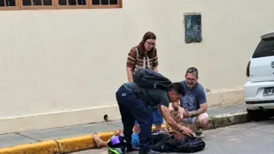 Motociclista sofre fraturas após colisão entre duas motos em cruzamento movimentado de Cáceres; veja vídeo