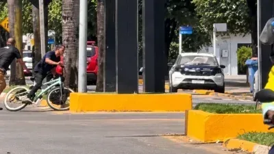 Adolescente é suspeito de furtar loja de celulares e proprietário sai em perseguição em Lucas do Rio Verde; veja vídeo