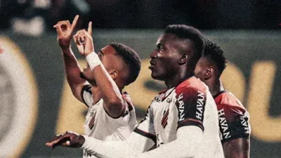 Athletico-PR goleia Chapecoense por 4 a 1, assume terceiro lugar e coloca pressão no Palmeiras