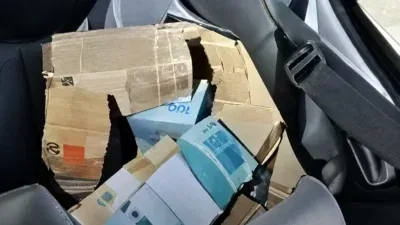 Mala com R$ 870 mil em dinheiro é apreendida dentro de carro; veja vídeo