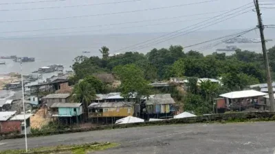 Moradora registra mudança na paisagem após fumaça encobrir bairro; Veja vídeo